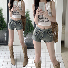 批发韩版设计感个性牛仔短裤女春夏新款美式铆钉性感包臀直筒<b class='q'>牛仔裤</b>潮