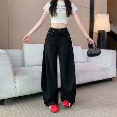 批发黑色褶皱解构弯刀牛仔裤女秋<b class='q'>冬</b>新款低腰宽松阔腿显瘦垂感拖地裤子