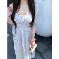 十一少女lii春日plog 春日碎花吊带连衣裙  可收藏加购等补单