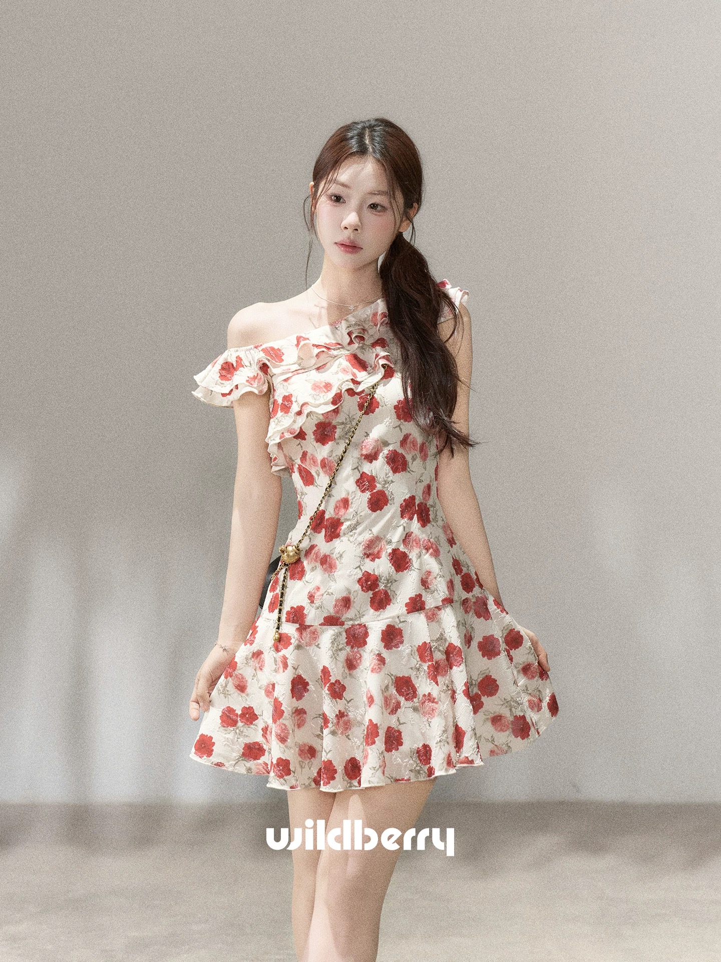 하나 오노 라스베리 4 23 20 00 켜기 새로운 서있는 마이너스 좋아요. 먼저 부탁해. 플러스 구매 빨간색 꽃무늬 드레스