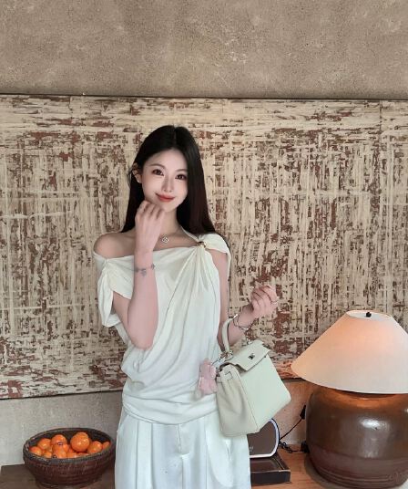 fairyjiang 여름 새로운 디자인 센스 금속 버클 비스듬한 어깨 의류 여성용 짧은 소매 루즈핏 슬림해 보이는 오프숄더 티셔츠
