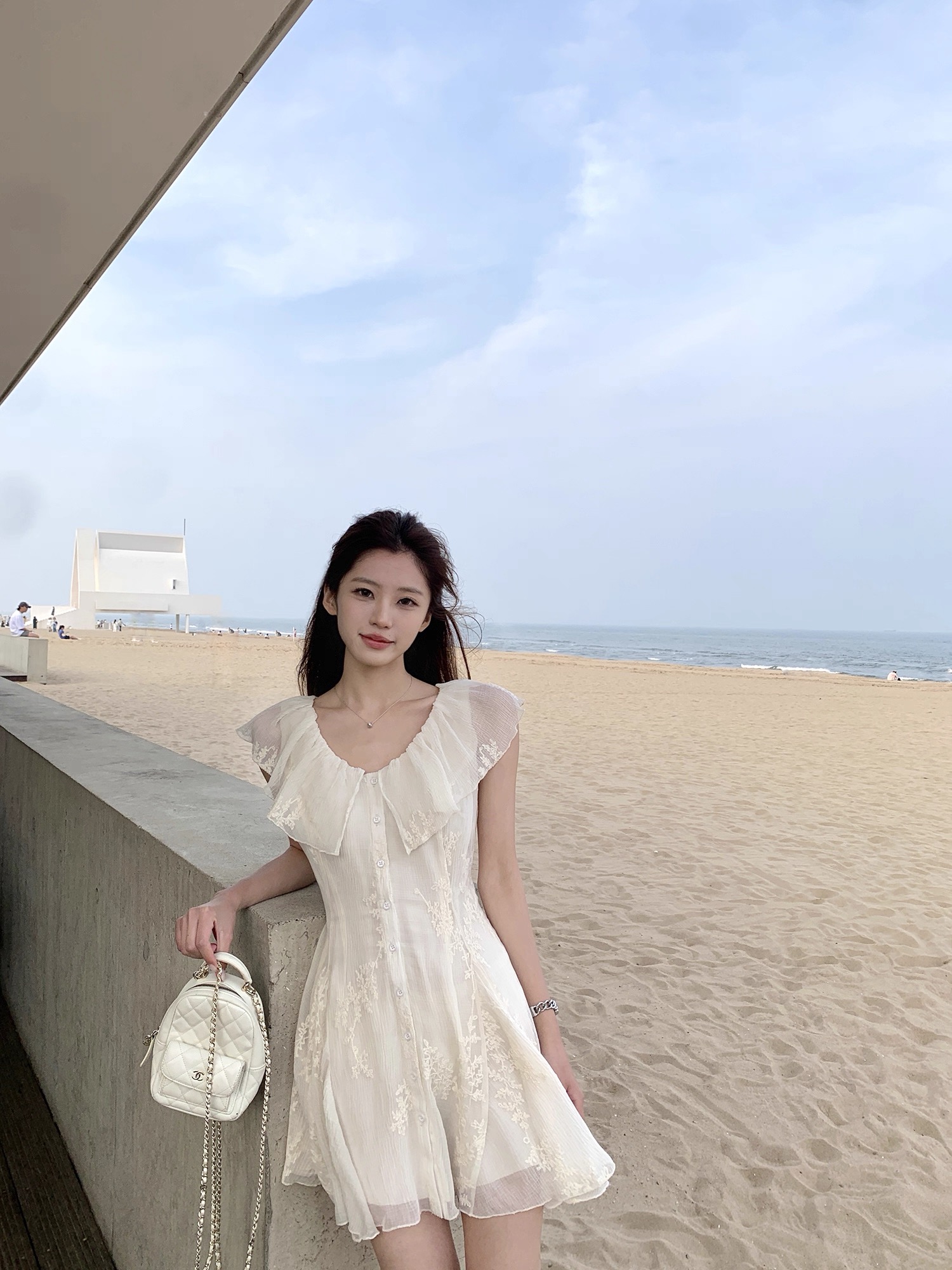 주 제 1 eeone5.30 10 00am 달빛 흰색 들어라. 바다 프릴 칼라 허리 수축 민소매 쇼트 스타일 자수 드레스