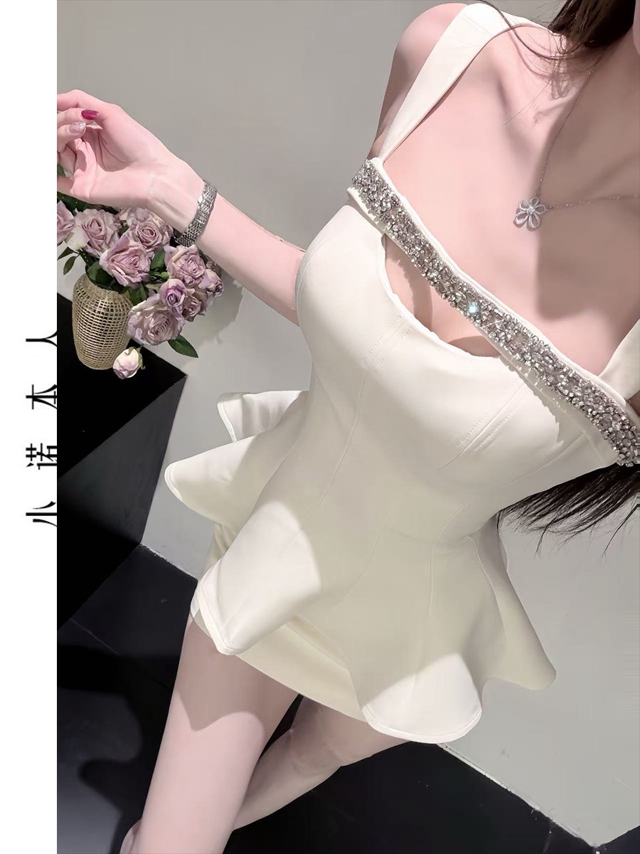 작은 Connaught 나는 무거운 작업 훈련 사슬 슬립 홀로우 아웃 천 금빛 바람 허리 수축 조끼 몸매 가꾸기 타이트 스커트 치마 세트 260737