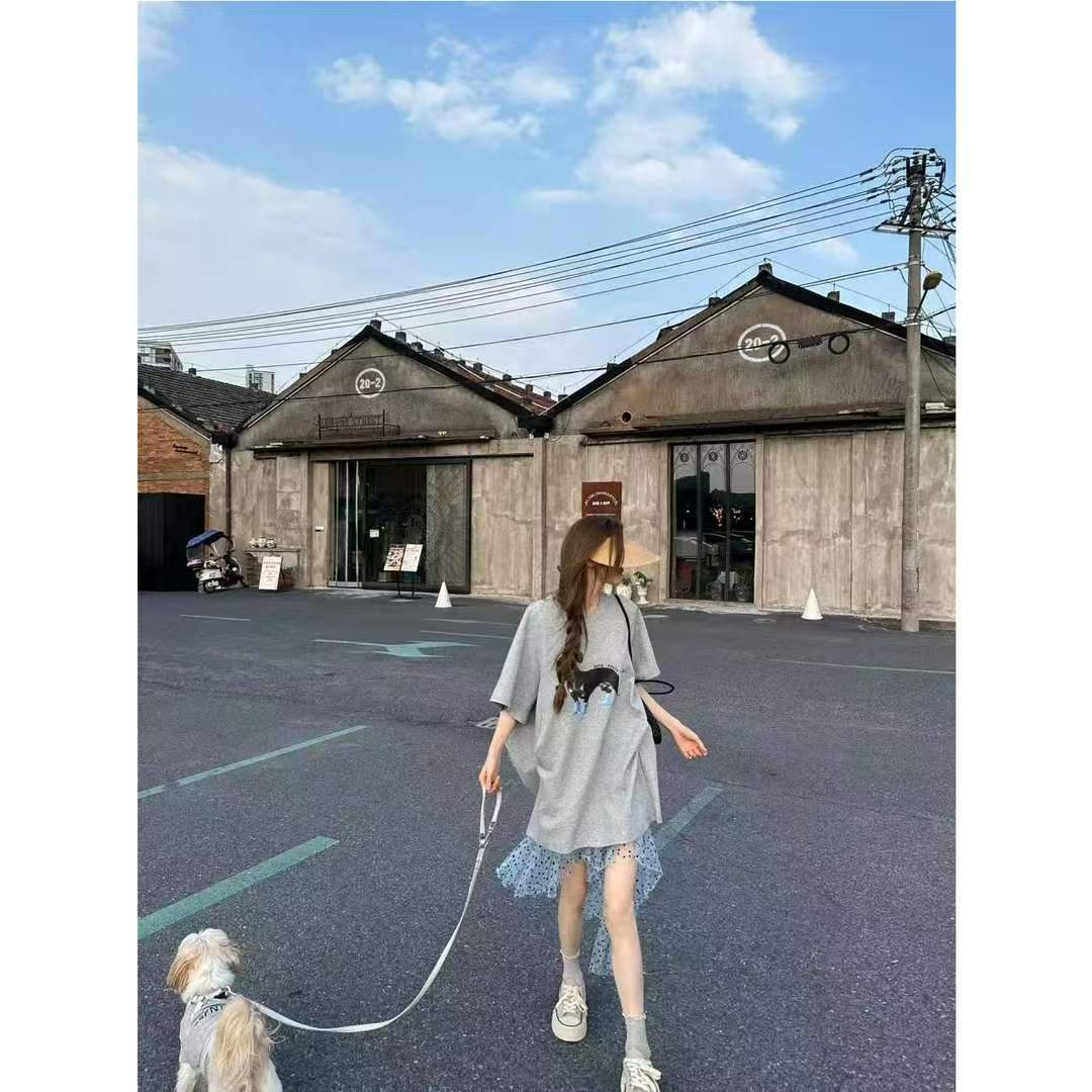 회색 색조 디자인 센스 강아지 프린트 반팔 루즈핏 라운드 넥 티셔츠 중간 길이 불규칙 디자인 맨위 t