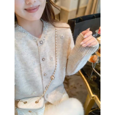 批发<b class='q'>正品</b>哥家<b class='q'>女装</b>2025秋冬新款高级设计感洋气羊毛针织衫外穿开衫外套