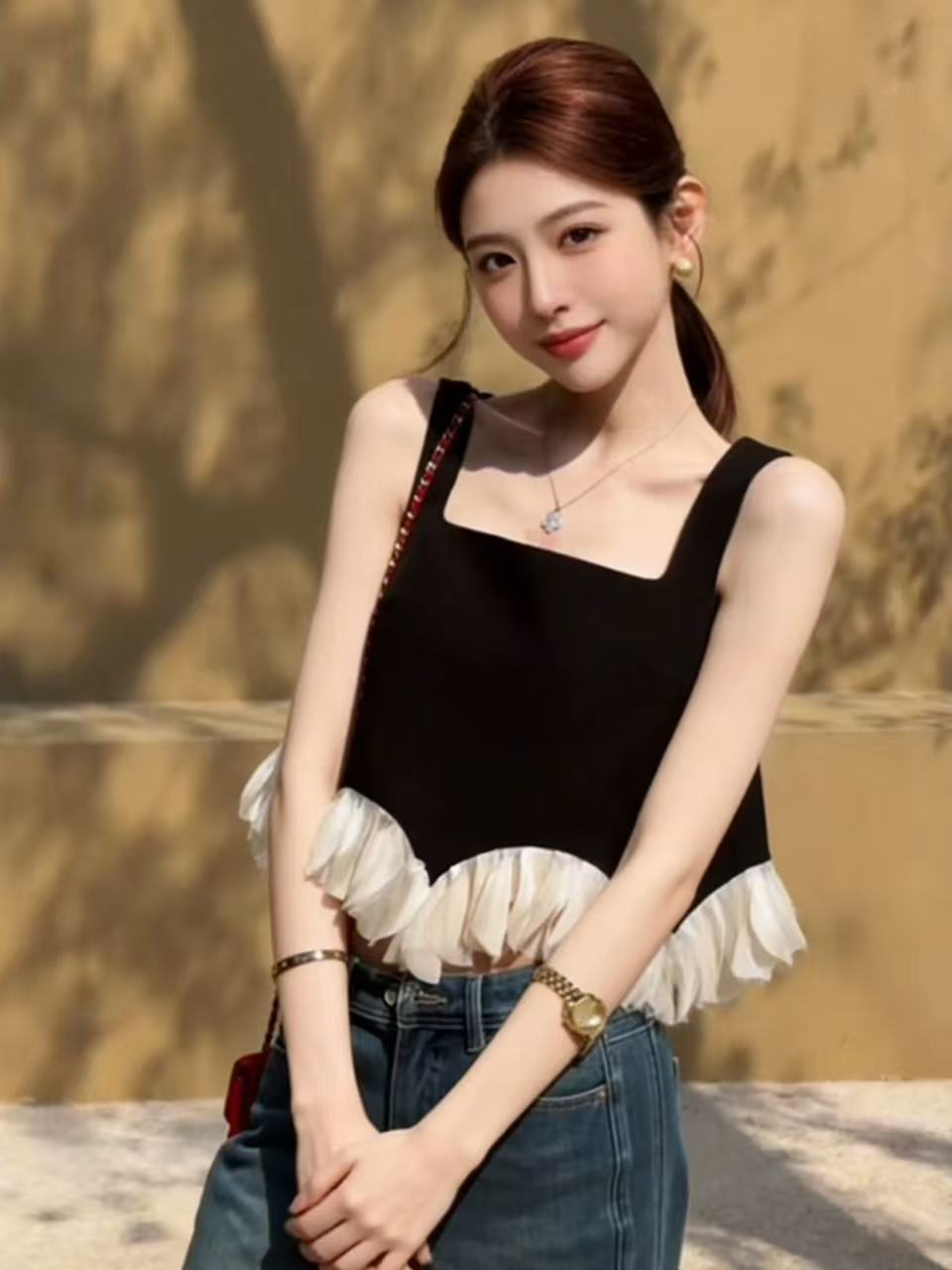 한 부서 품격 미니멀리즘 배색 레이스 캐미솔 여성 의류 2026 여름 새로운 캐주얼 루즈핏 아름다운 맨위