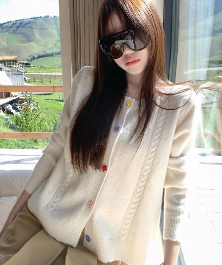 한 부서 Chic 단일 행 무지개 꽃 버클 라운드 넥 트위스트 꽃 니트 스웨터 오픈 가디건 여성 가을 겨울철 루즈핏 다용도 맨위