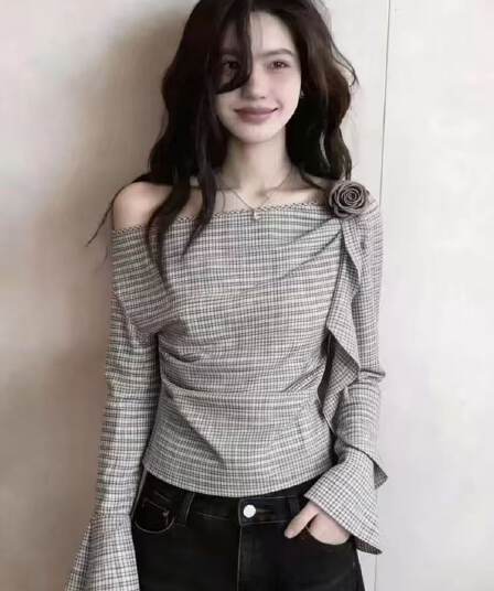한 부서 chic 고급 센스 체크무늬 오프숄더 여성 셔츠 2026 봄 새로운 디자인 센스 작은 대중 아름다운 맨위