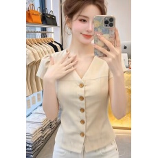 批发2026夏季新款简约法式<b class='q'>设计</b>感排扣短袖上衣女小众气质收腰显瘦衬衫