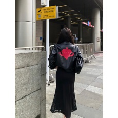 批发实拍实价 翻领印爱心复古机车黑色短款铆钉皮衣外套