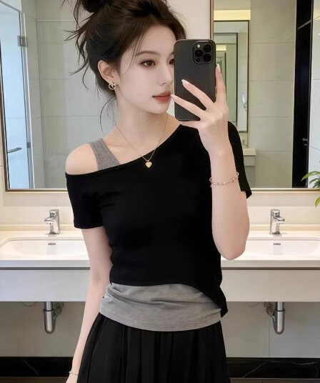 빅 사이즈 여성 의류 새로운 조수 브랜드 반팔 티셔츠 여성 여름 캐주얼 단색 몸매 가꾸기 비스듬한 어깨 페이크 레이어드 패션 맨위