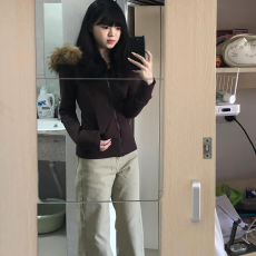 批发美式高街棕色毛领连帽<b class='q'>卫衣</b><b class='q'>开衫</b>女冬季设计感小众收腰短款上衣外套