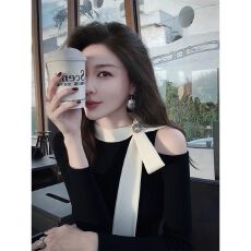 批发法式轻奢黑色露肩针织打底衫<b class='q'>女</b>内搭高级设计感秋冬季绝美长袖上衣