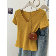 批发实拍黄色V领正肩<b class='q'>短袖</b><b class='q'>t</b><b class='q'>恤</b>女夏季修身显瘦短款小个子辣妹体恤上衣