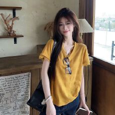 批发黄色蕾丝拼接短袖T恤新<b class='q'>夏</b>季设计感V领百搭宽松上衣