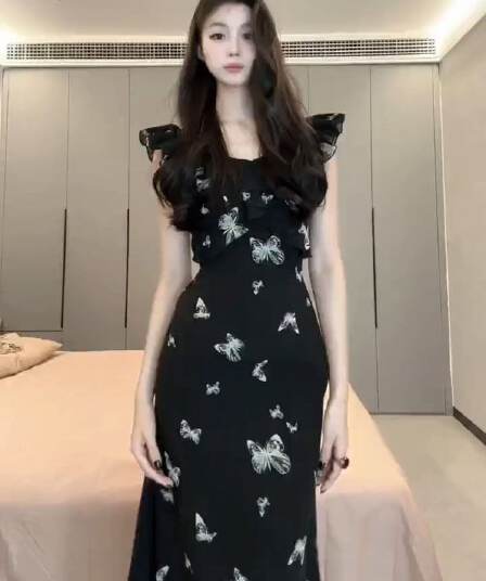 고급 센스 프랑스식 작은 날다 소매 꽃무늬 점프 슈트 치마 여성 의류 2026 새로운 여름 작은 대중 한 부서 검정색 롱 스커트