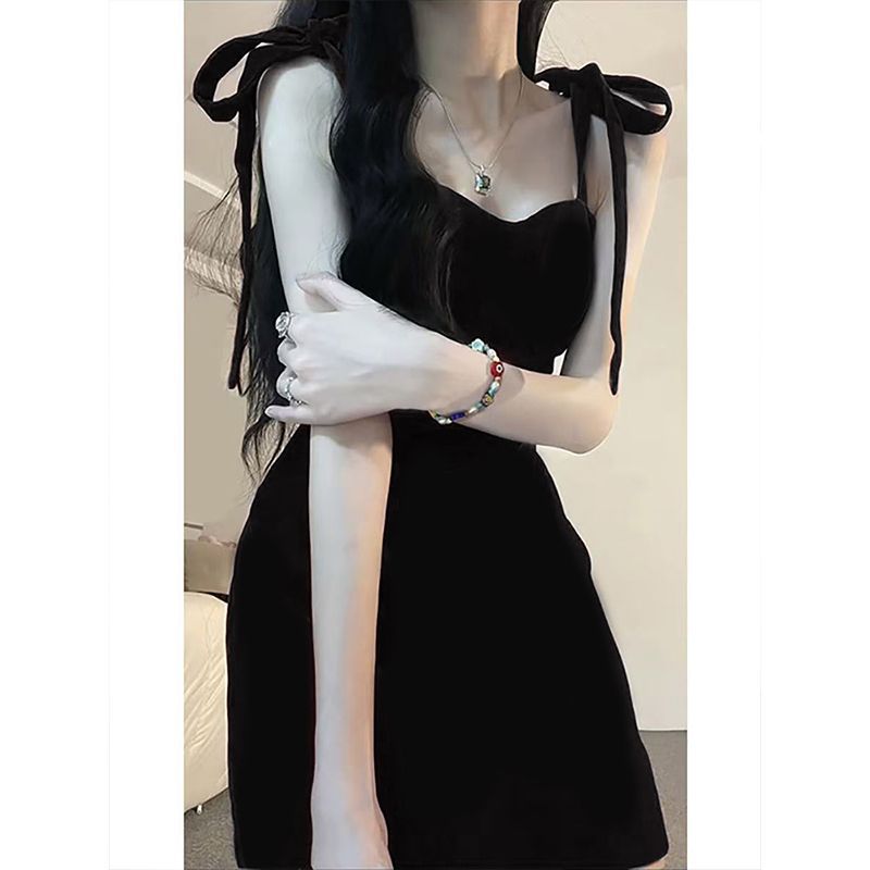 새로운 빨간색 슬립 허리 수축 드레스 프랑스식 몸매 가꾸기 스트랩 디자인 섹시함 핫걸 디스플레이 몸 타이트 스커트 미니 스커트