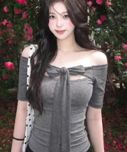 사람들 면 면 컬러 짜임 기사 회색 오프숄더 중간 소매 티셔츠 여성 여름 스트랩 몸매 가꾸기 디자인 센스 오프숄더 맨위