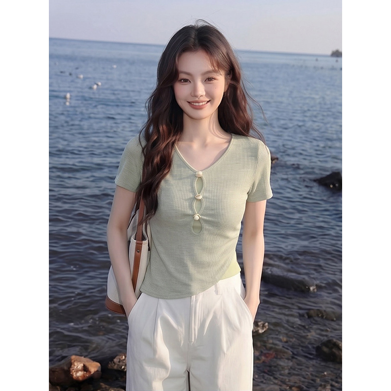 디자인 센스 페이크 레이어드 V넥 반팔 티셔츠 여성 2026 년 여름 새로운 순수한 욕망 바람 고유 한 아름다운 몸매 가꾸기 맨위