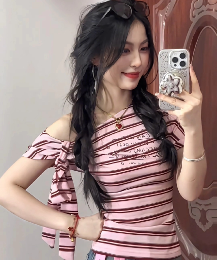 한 부서 여름 핑크색 스트라이프 알파벳 프린트 둘 착용 비스듬한 어깨 티셔츠 여성 몸매 가꾸기 탈착식 레이스업 반팔 맨위