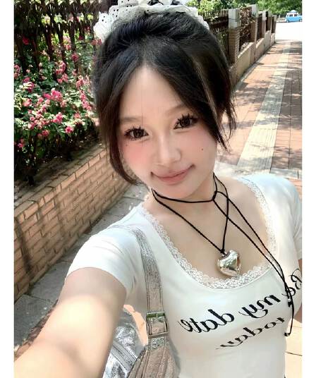반팔 티셔츠 여성 여름 디자인 센스 핫걸 몸매 가꾸기 쇼트 스타일 맨위