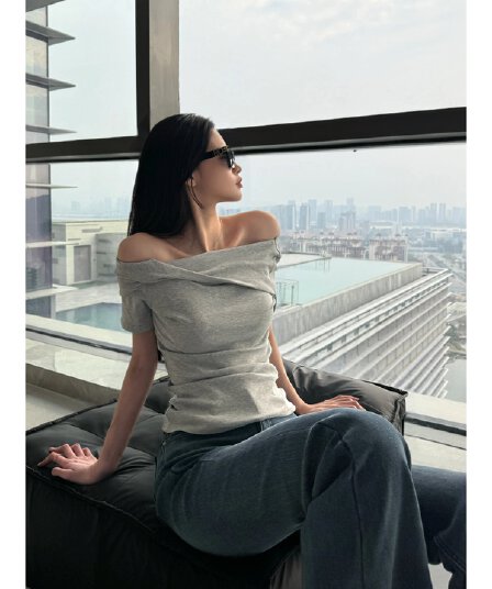 새로운 비스듬한 칼라 오프숄더 매듭 반팔 티셔츠 디자인 센스 맨위