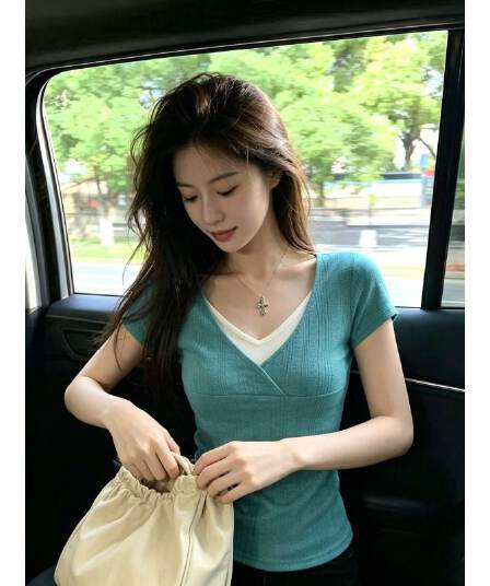 V넥 반팔 티셔츠 여성 봄 여름 페이크 레이어드 패치워크 디자인 몸매 가꾸기 슬림해 보이는 맨위