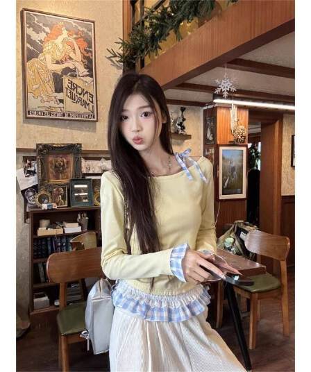 페이크 레이어드 여성 2026 새로운 작은 키 몸매 가꾸기 상의 레이스 인사이드 가져 가라. 긴팔 티셔츠 맨위