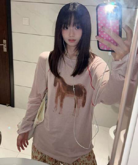 한 부서 핑크색 명시적 스티치 장식 프린트 라운드 넥 긴팔 티셔츠 여성 가을 겨울철 수채화 프린트 루즈핏 다용도 맨위