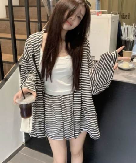 패션 캐주얼 루즈핏 스트라이프 세트 여자 학생 봄 여름 가을 캐미솔 후드 재킷 반바지 3종 세트