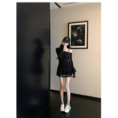 批发何晨曦 美式斜肩<b class='q'>连衣裙</b>女夏性感不对称设计长袖收腰显瘦<b class='q'>百褶</b>短裙