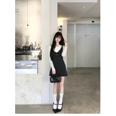 批发韩系灰色V领吊带<b class='q'>连衣裙</b>女早秋季纯欲气质修身内搭打底包臀短裙子