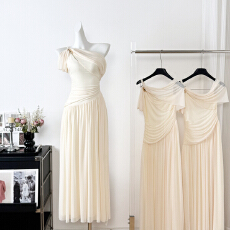 批发kubiliv清冷矜雅法式氛围感斜肩扭结设计长裙性感纯欲<b class='q'>连衣裙</b>