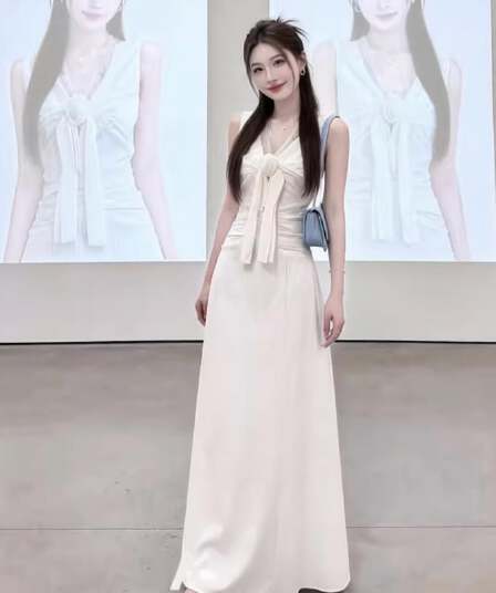 프랑스식 V넥 레이스 조각 민소매 여성 드레스 2026 여름 화이트 허리 수축 슬림해 보이는 품격 길다 치마 트렌디
