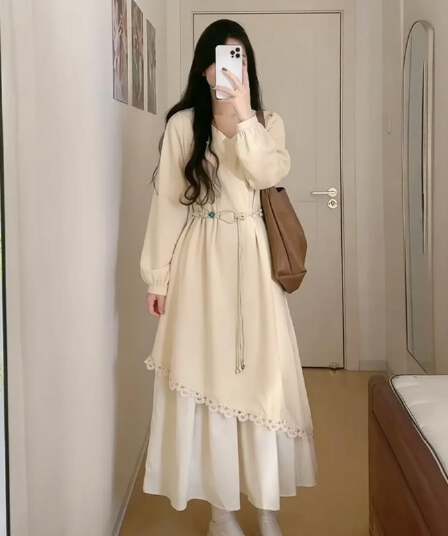 페이크 레이어드 황색 V넥 긍정적 인 어깨 긴팔 드레스 2026 가을 새로운 빅 사이즈 지방 mm 비즈 허리 수축 치마