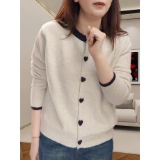 批发秋冬新款韩版经典减龄圆领拼色爱心扣百搭长袖上衣女