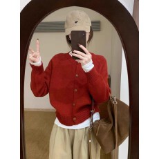 批发高级感气质短款红色<b class='q'>针织</b><b class='q'>开衫</b>女秋冬季慵懒风软糯毛衣外套洋气上衣