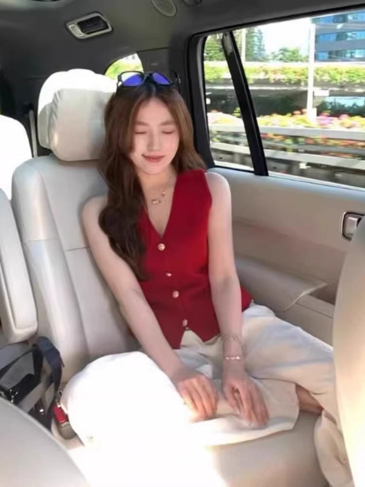 작은 샤넬 스타일 빨간색 V넥 캐미솔 여름 외출용 고유 한 슈퍼 잘 생긴 몸매 가꾸기 민소매 어깨 베스트 맨위