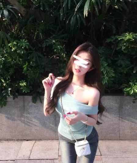 mosesqueen 마술 웨스트 여왕 오프숄더 니트 반팔 티셔츠 여름 몸매 가꾸기 슬림해 보이는 섹시함 오프숄더 맨위
