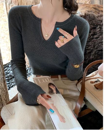 회색 기본 셔츠 여성 의류 인사이드 가져 가라. 2026 봄 가을 한 부서 새로운 디자인 센스 작은 대중 스웨터 니트 긴 소매 맨위