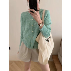 批发高级感麻花软绵绵毛衣外套针织衫<b class='q'>女</b>秋冬慵懒风小金扣开衫