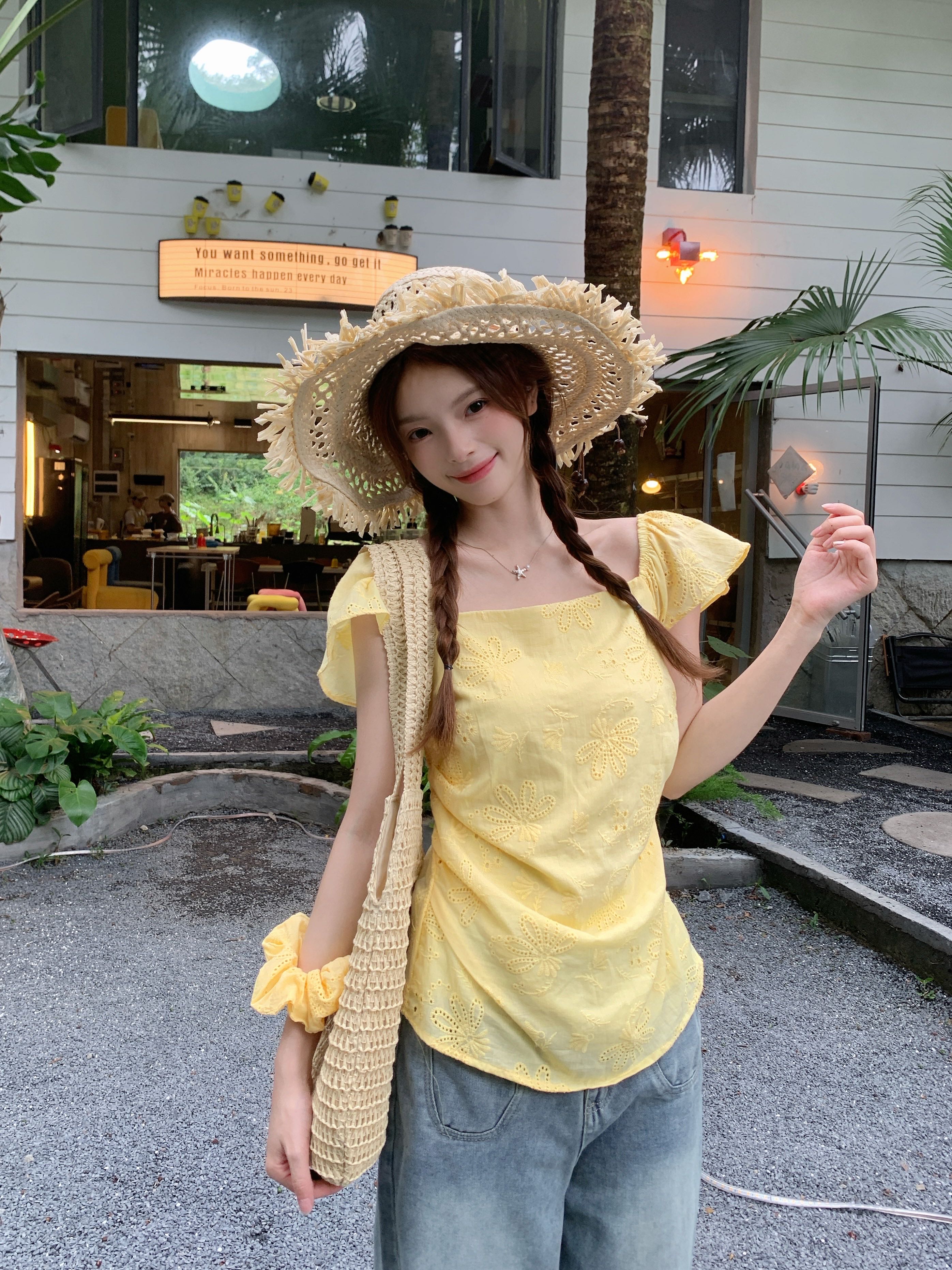 FA36541# 温柔风法式镂空刺绣短袖衬衫女夏季气质方领掐腰显瘦上衣 服裝批發女裝批發服飾貨源