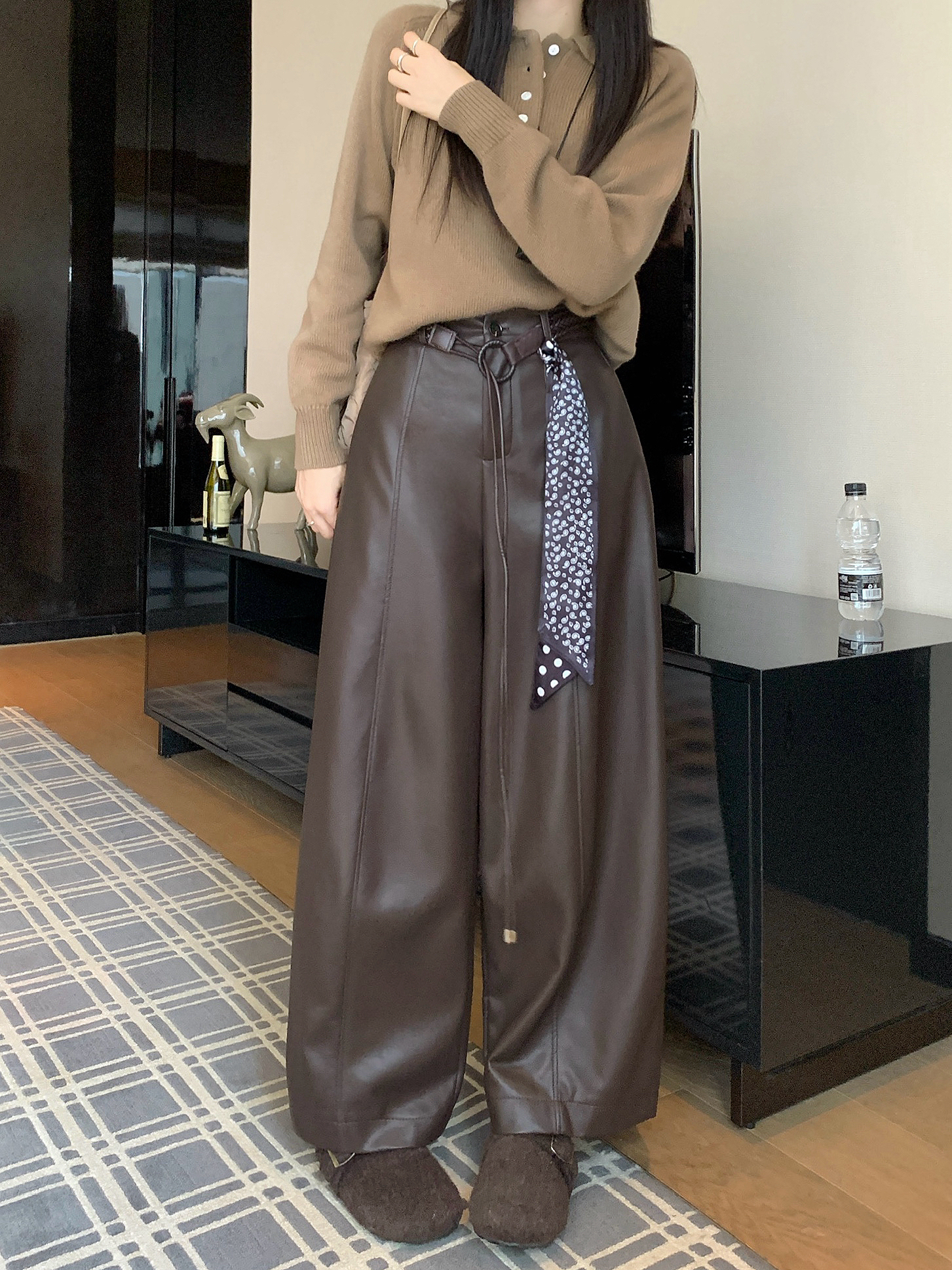 실사 모통이 칼 바지 하이웨이스트 아메리칸 레트로 스트레이트 슬림해 보이는 캐주얼 바지 PU 가죽 루즈핏 넓은 다리 작은 키 가죽 긴 바지