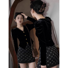 批发巨好看v领丝绒打底衬衫女士高级设计感秋冬修身黑色长袖短款上衣