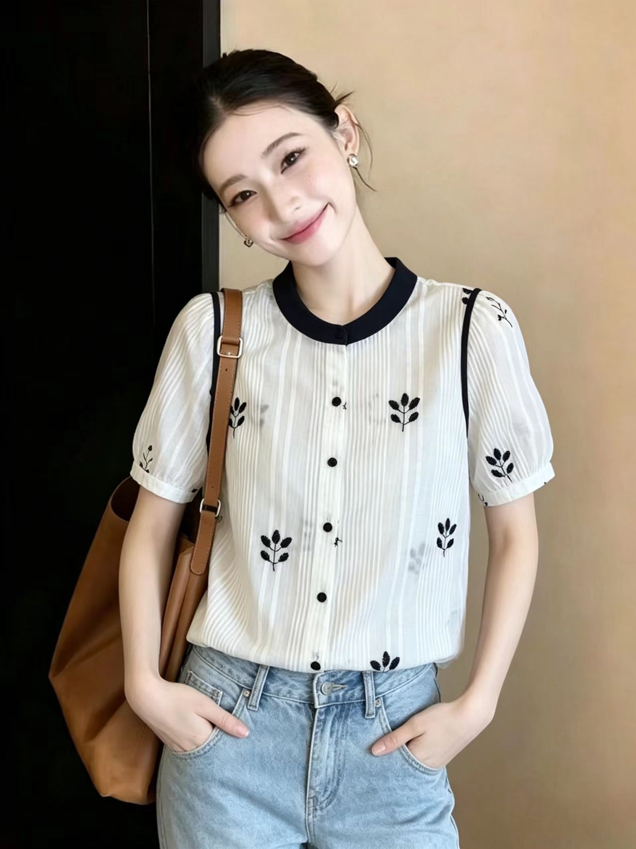 카운터 품질 재고 있음 2026 여름 새로운 한국 스타일 레트로 자수 여성 셔츠 다용도 루즈핏 캐주얼 맨위