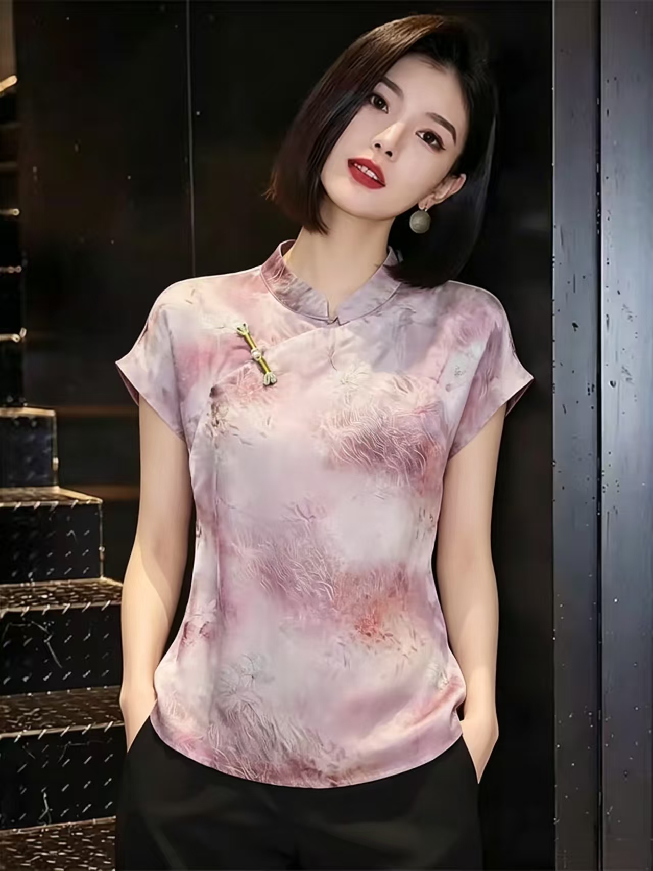 새로운 중식 국풍 반팔 여성 여름 2026 새로운 비스듬한 襟 단추 치파오 셔츠 다용도 맨위