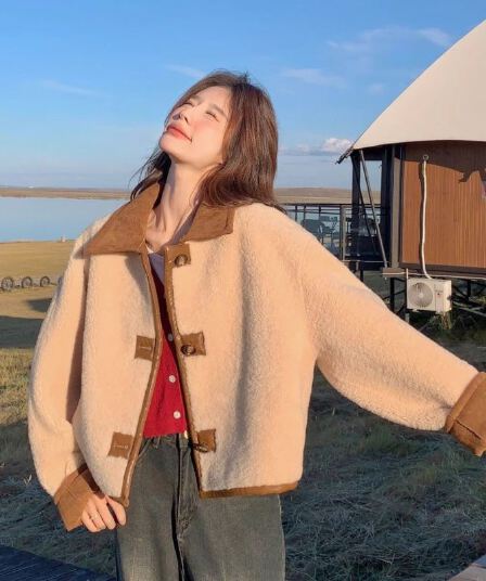 두꺼운 쇼트 스타일 스웨이드 원단 맨위 피모 하나 수 있습니다. 양면 착용 양털 여성 코트 작은 키 패션 품격