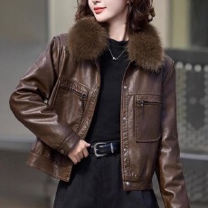 批发<b class='q'>冬</b>季新款毛领加绒加厚洋气时尚短款翻领PU皮衣女外套夹克纽扣