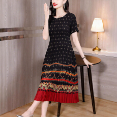 批发贵妇人褶皱连衣裙2026夏季新款高端气质名媛<b class='q'>大码</b>百褶裙<b class='q'>妈妈</b>装<b class='q'>裙</b>子