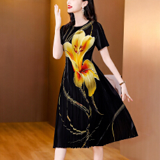 批发三宅褶皱定位花连衣裙中年妈妈优雅显瘦大码洋气裙子